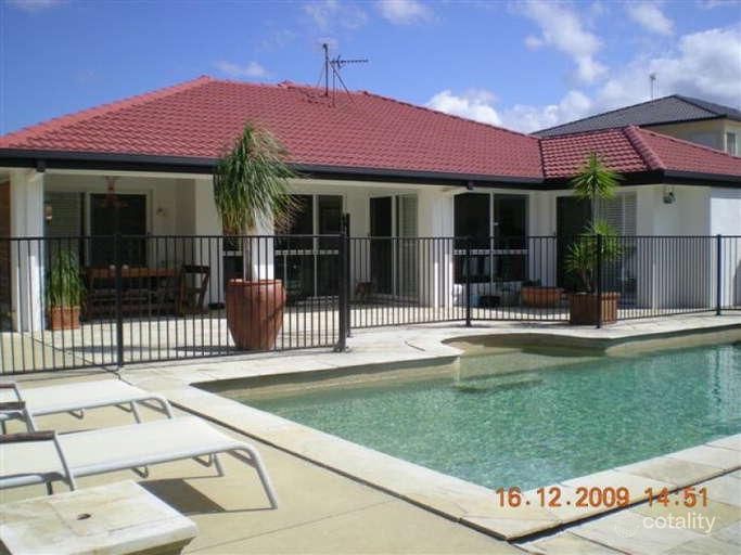 27 Maltravers Dr, Arundel, QLD 4214