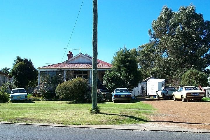 16 Moira Rd, Collie, WA 6225