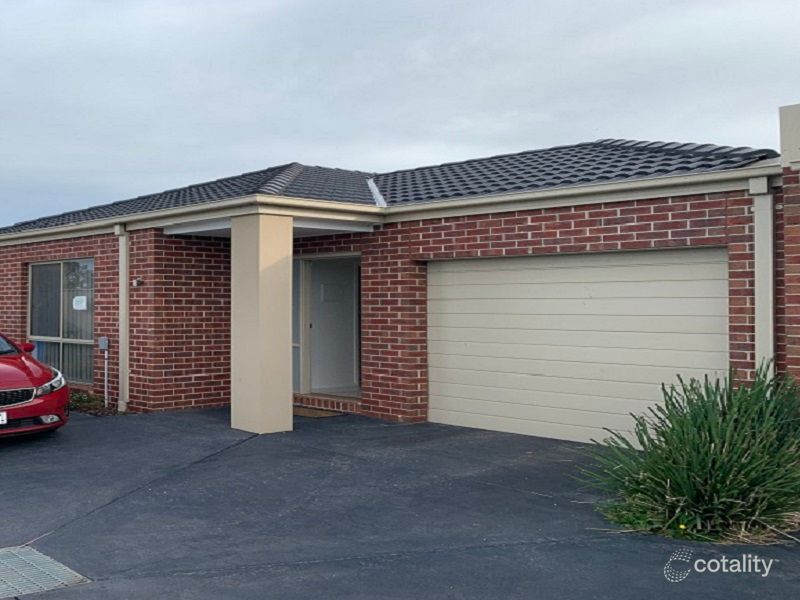 2/1 Corrigans Rd, Cranbourne East, VIC 3977