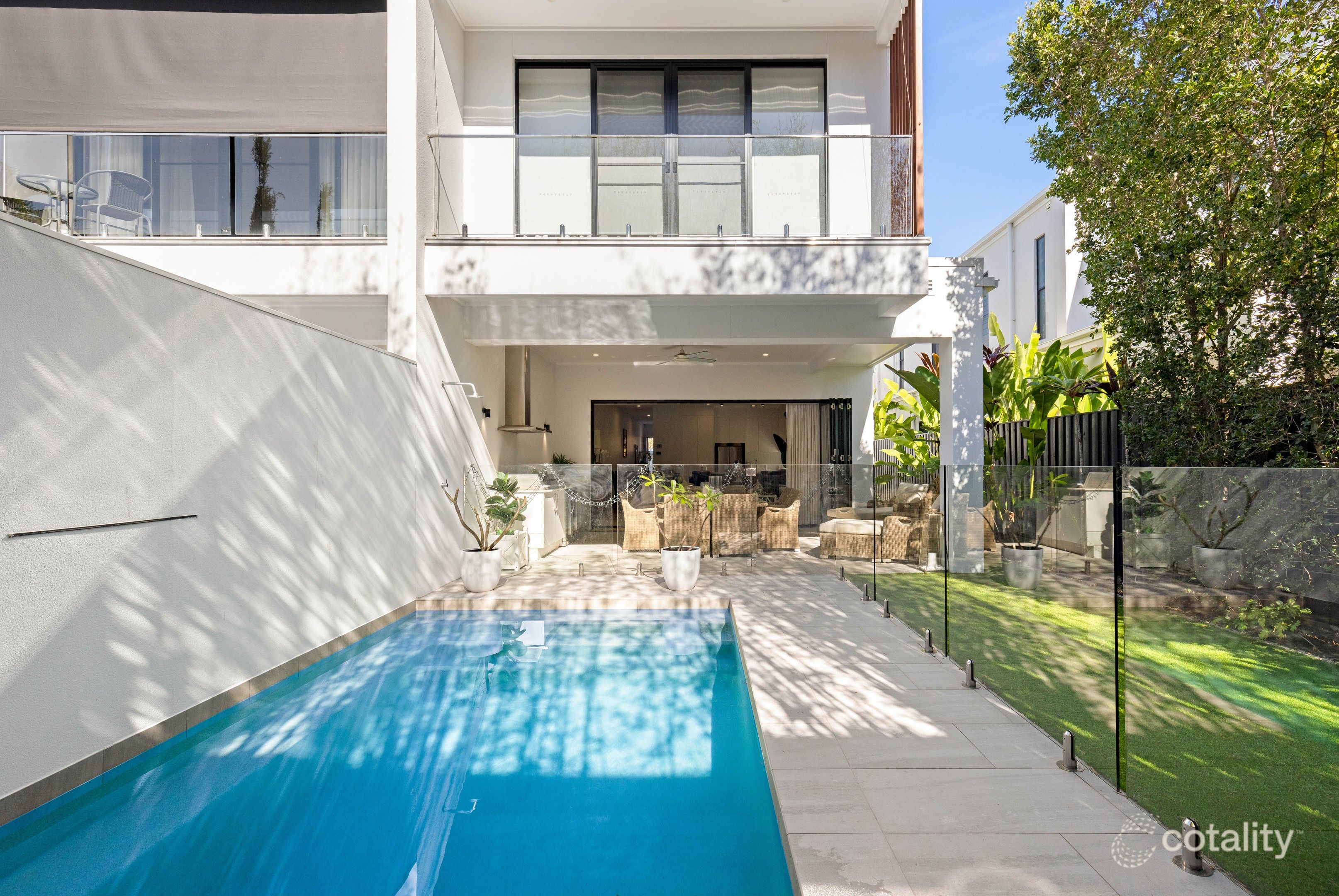 2/53 Breaker St, Main Beach, QLD 4217