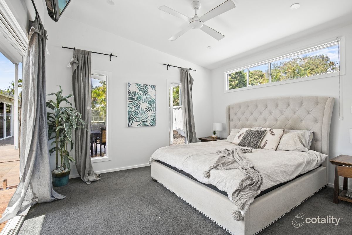 19 Deagon Dr, Runaway Bay, QLD 4216