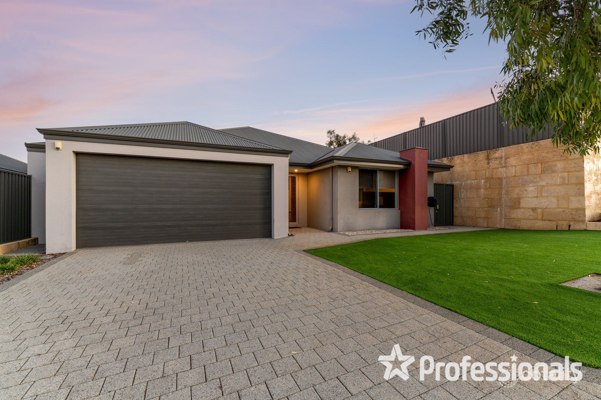19 Annevoie Rd, Landsdale, WA 6065