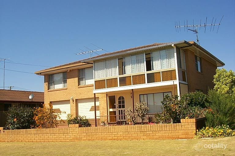 4 Illawarra St, Harristown, QLD 4350