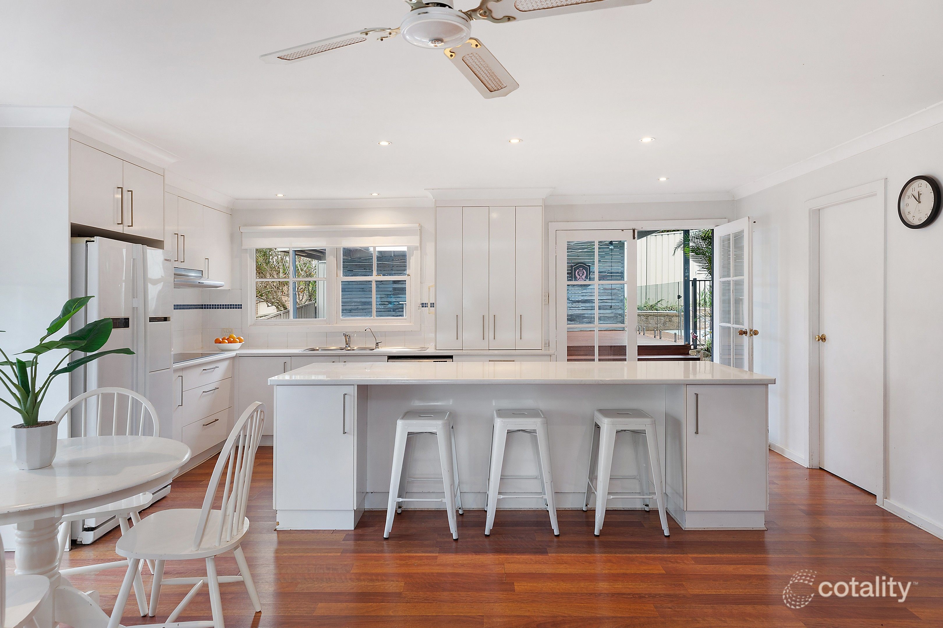 284 Avoca Dr, Green Point, NSW 2251