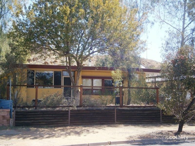 135 Woods Tce, Braitling, NT 0870