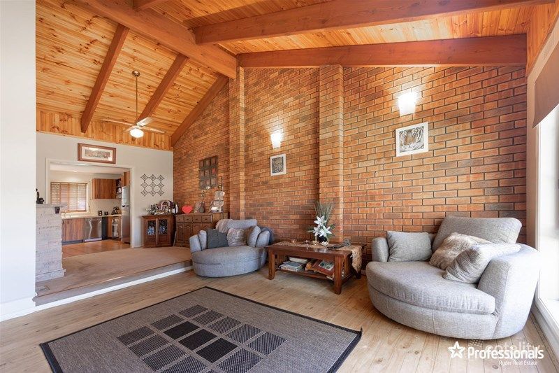 16 Kirkton Dr, Kurunjang, VIC 3337