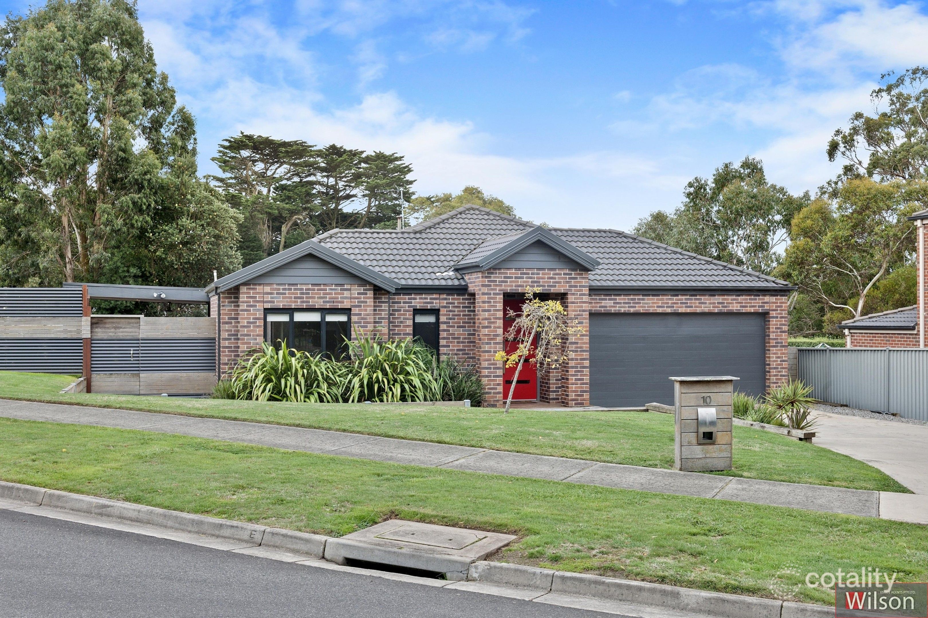 10 Eilish Ct, Mount Helen, VIC 3350