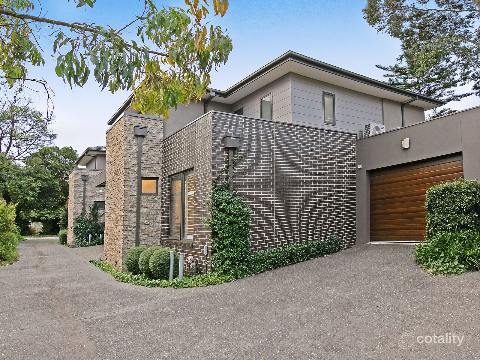 2/3 Parrs Rd, Croydon, VIC 3136