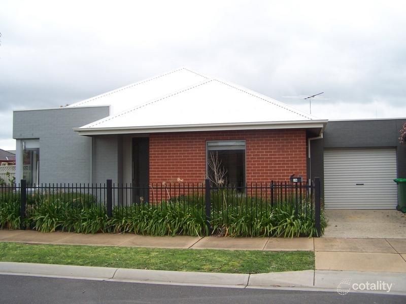 15 Stokes Grn, Pakenham, VIC 3810