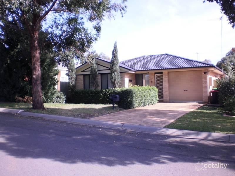 17 Yuroka St, Glenmore Park, NSW 2745