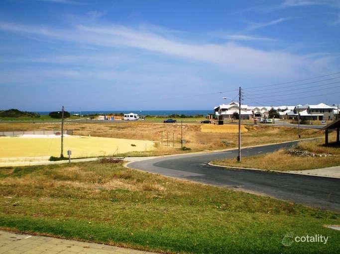 1/16 Dewar Way, Ledge Point, WA 6043