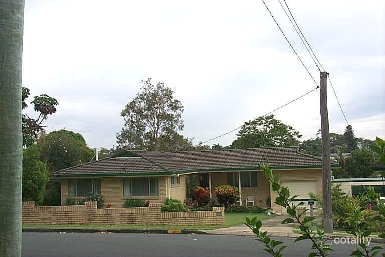 31 Deakin Ave, Southport, QLD 4215