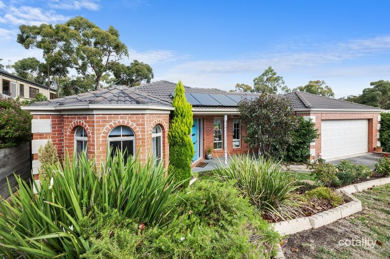 33 Nevett Cres, Mount Helen, VIC 3350