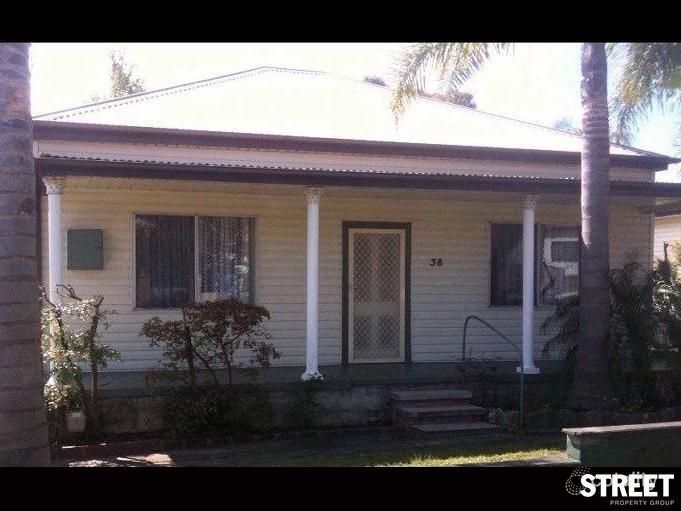 38 Queen St, Waratah West, NSW 2298