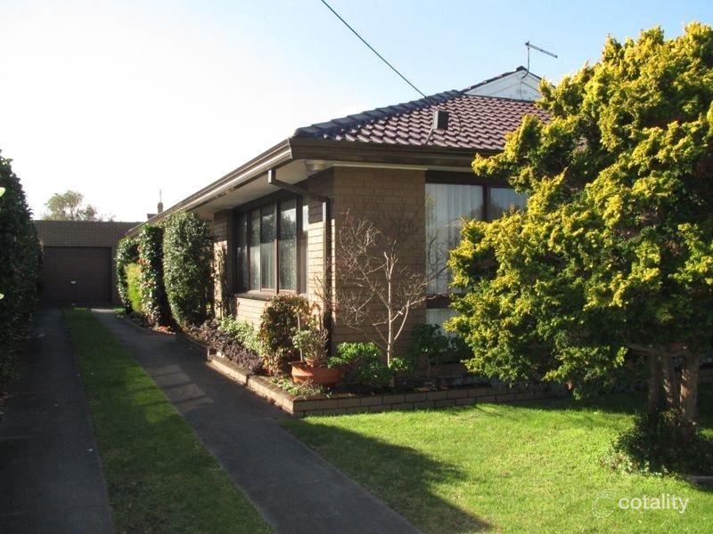 13 Devitt St, Lakes Entrance, VIC 3909