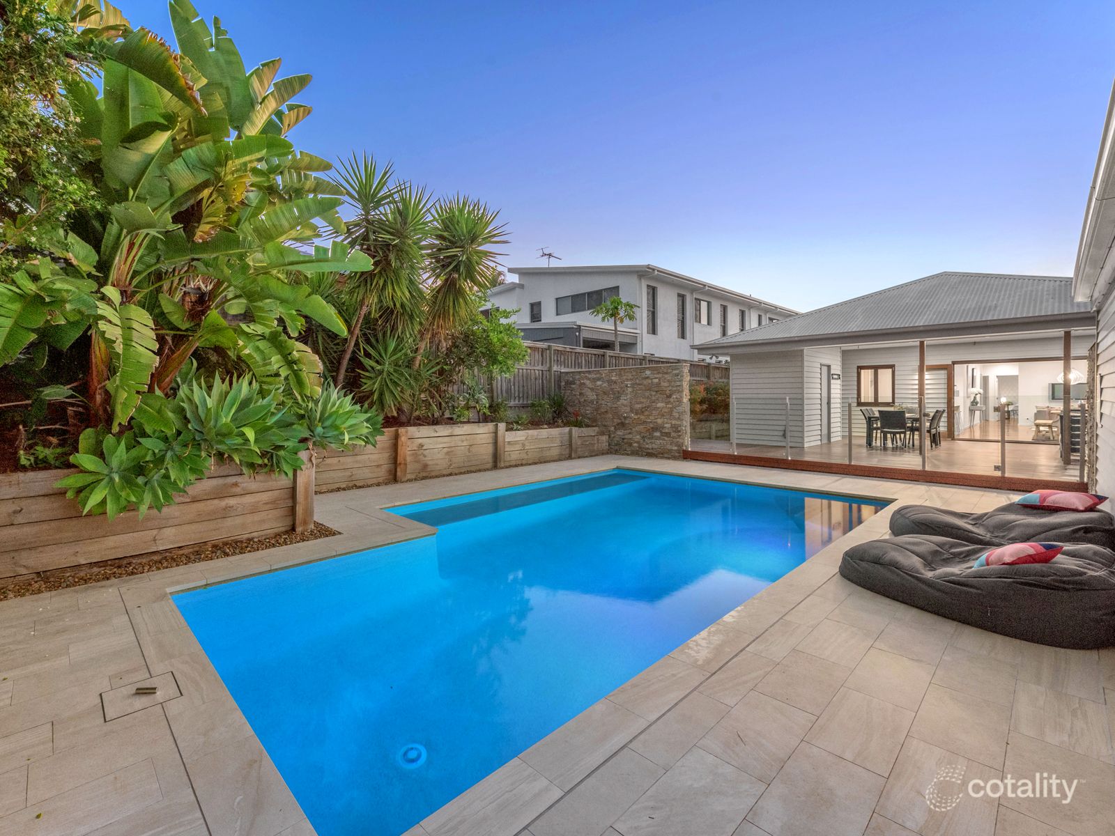 52 Herbert St, Camp Hill, QLD 4152