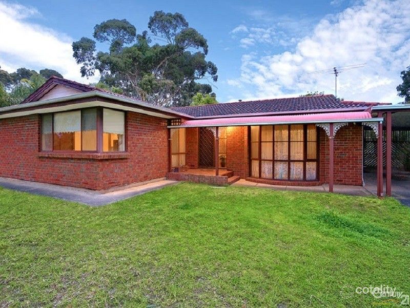 17 Sunnymeade Dr, Aberfoyle Park, SA 5159