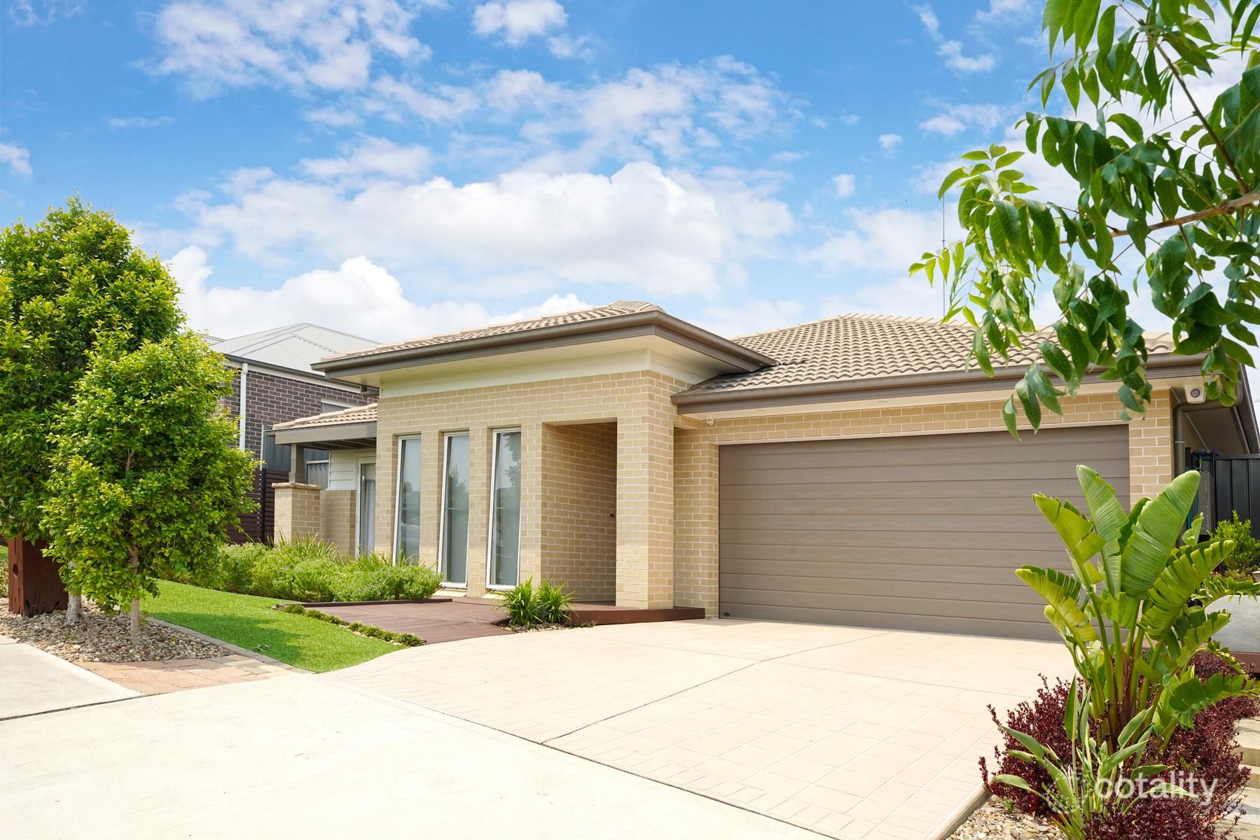 14 Domus St, Glenmore Park, NSW 2745