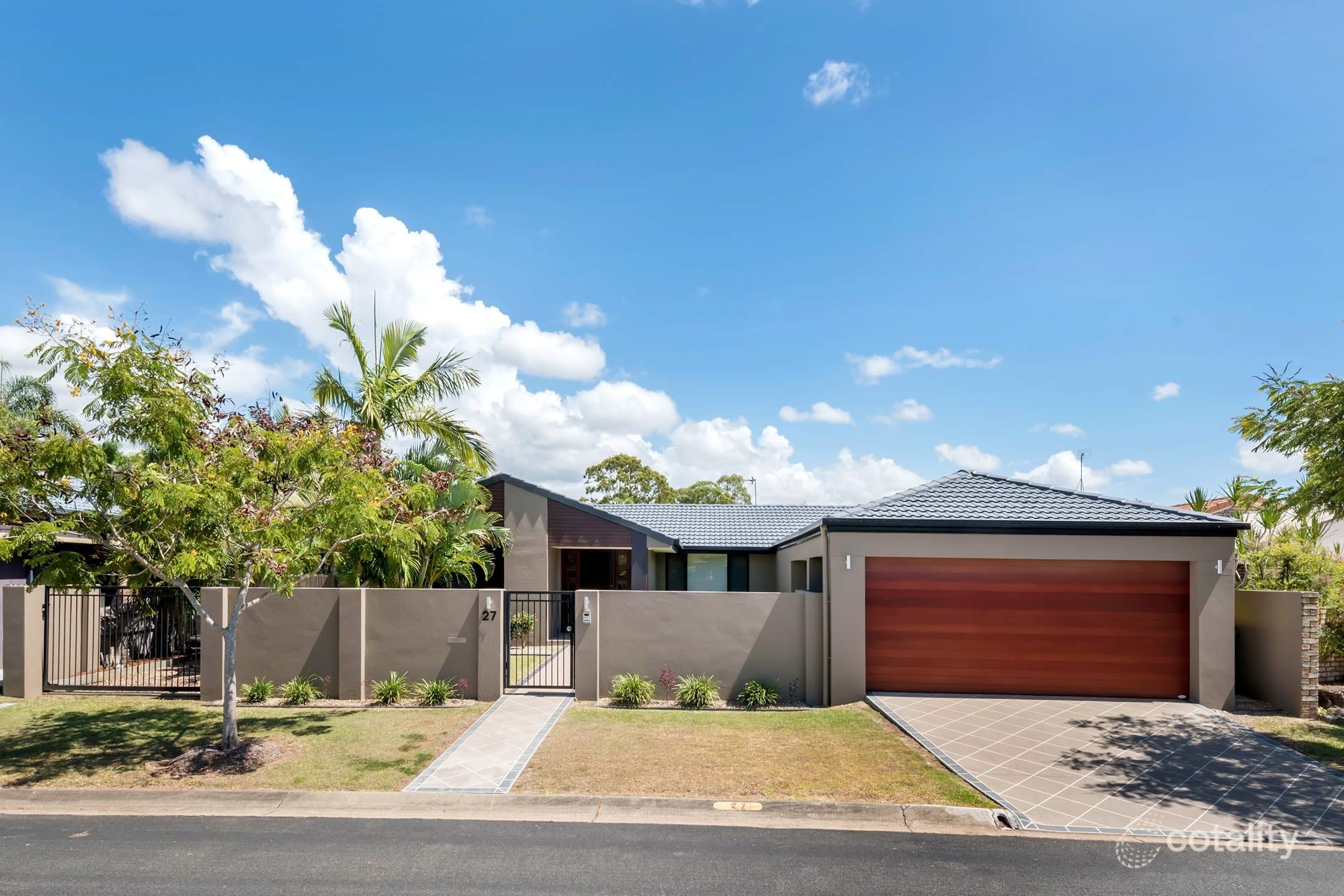 27 Lochinvar Ct, Ashmore, QLD 4214