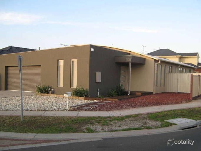 17 Dunstall Gdns, Caroline Springs, VIC 3023