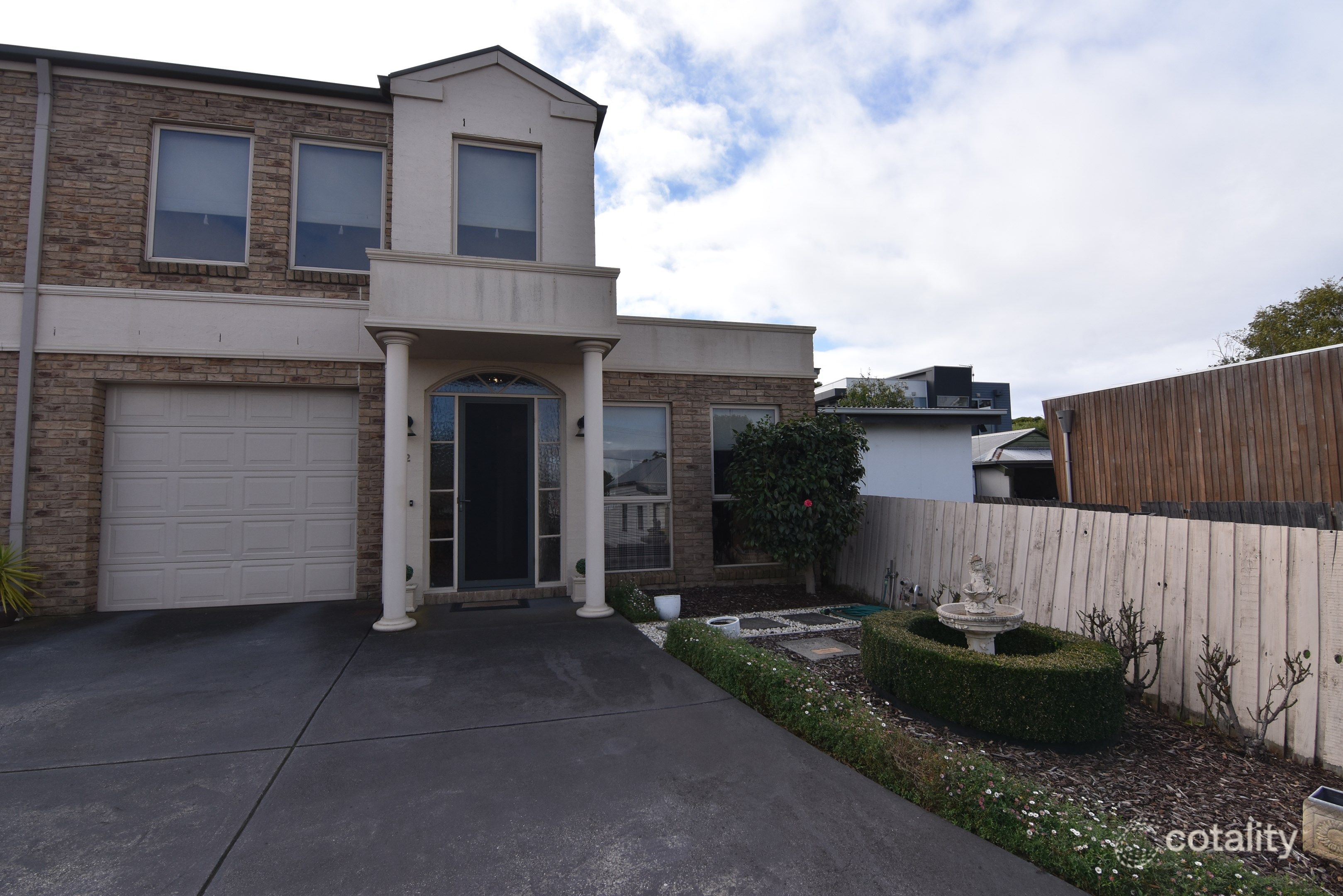 2/66 Noble St, Newtown, VIC 3220