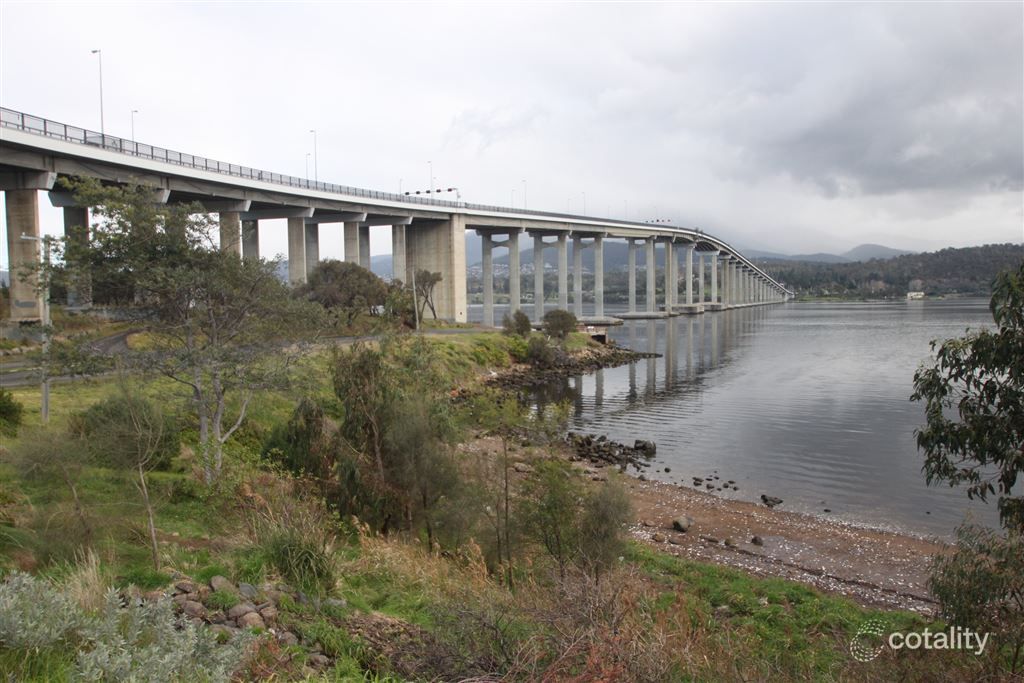 1/6 Rose Bay Esp, Rose Bay, TAS 7015