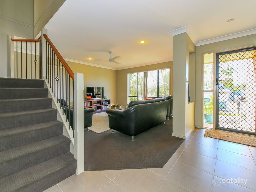 15 Caragh Cres, Oxenford, QLD 4210