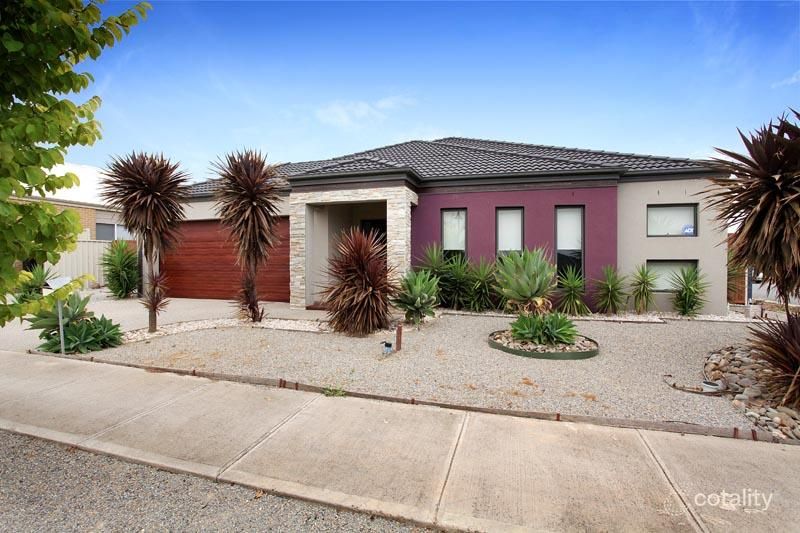 11 Condamine Tce, Caroline Springs, VIC 3023