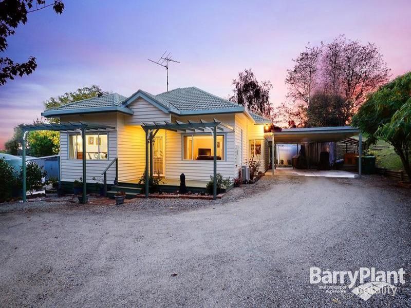 69 Manoora Rd, Nar Nar Goon North, VIC 3812
