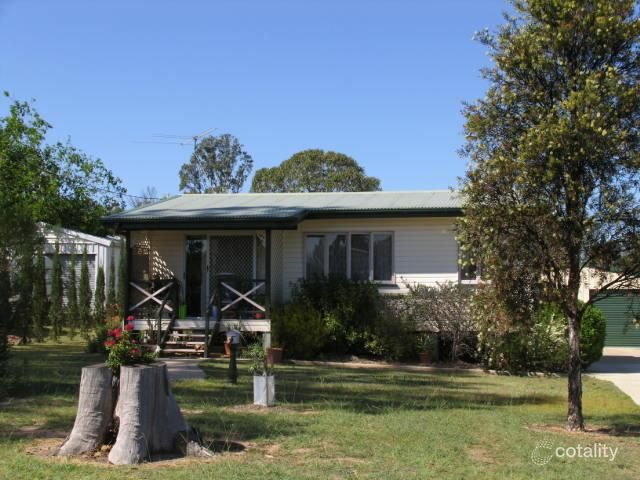 9 Charles St, Crows Nest, QLD 4355