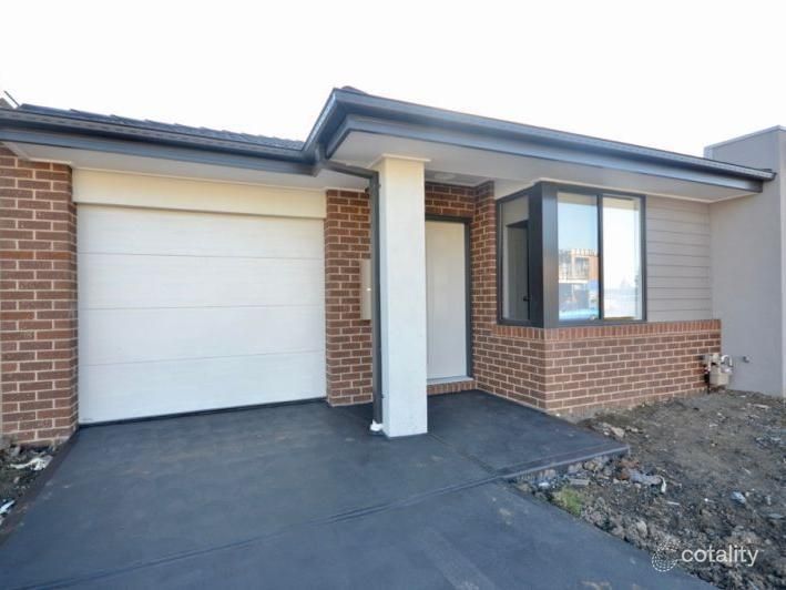 8 Portrait Pl, Clyde North, VIC 3978