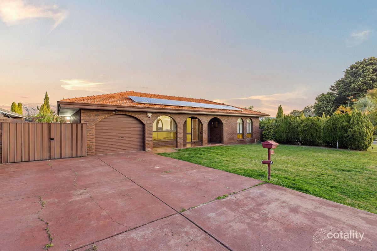 10 Farrell Pl, Noranda, WA 6062