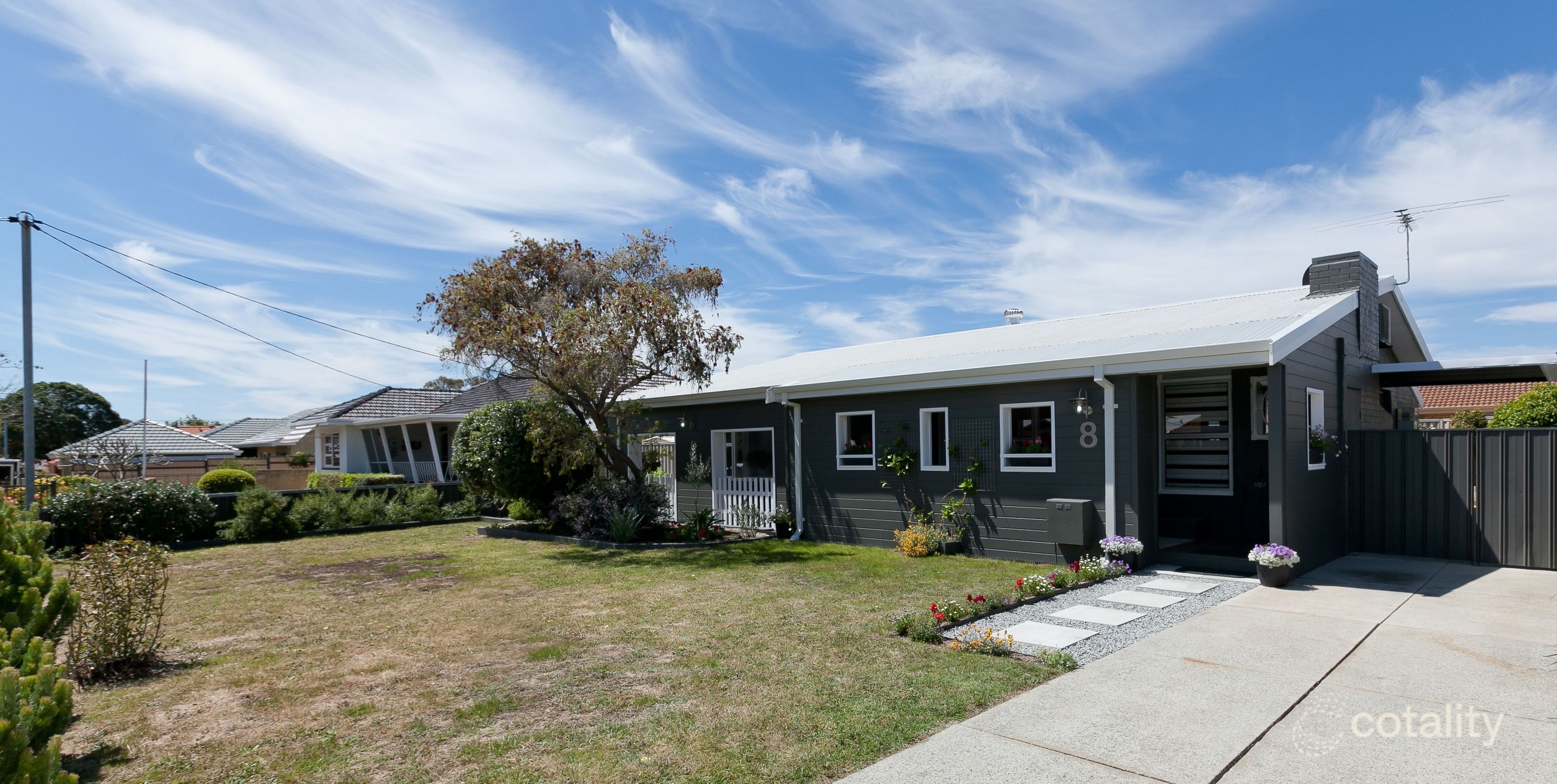 8 Isaac St, Melville, WA 6156
