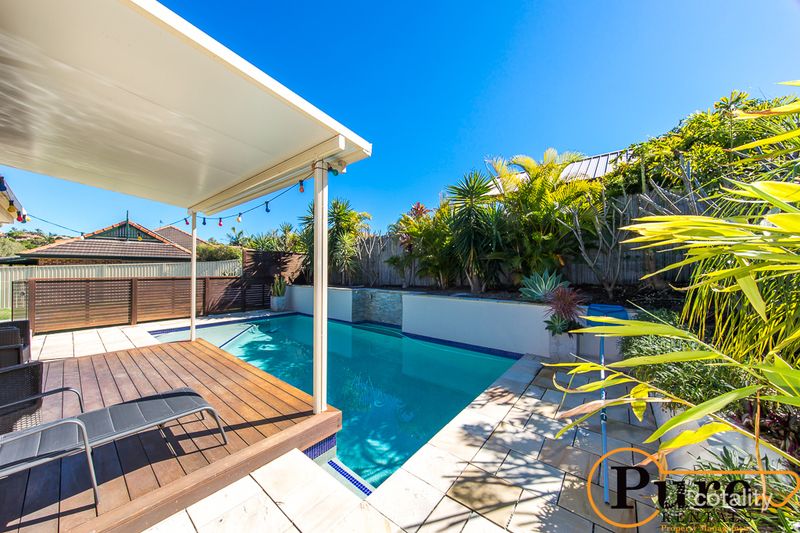 4 Woodstock Ct, Parkwood, QLD 4214