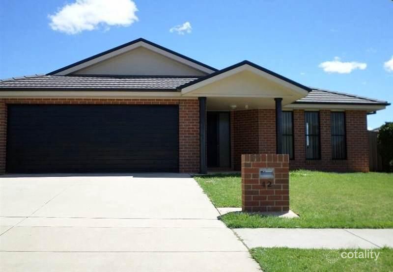 42 Barrima Dr, Glenfield Park, NSW 2650