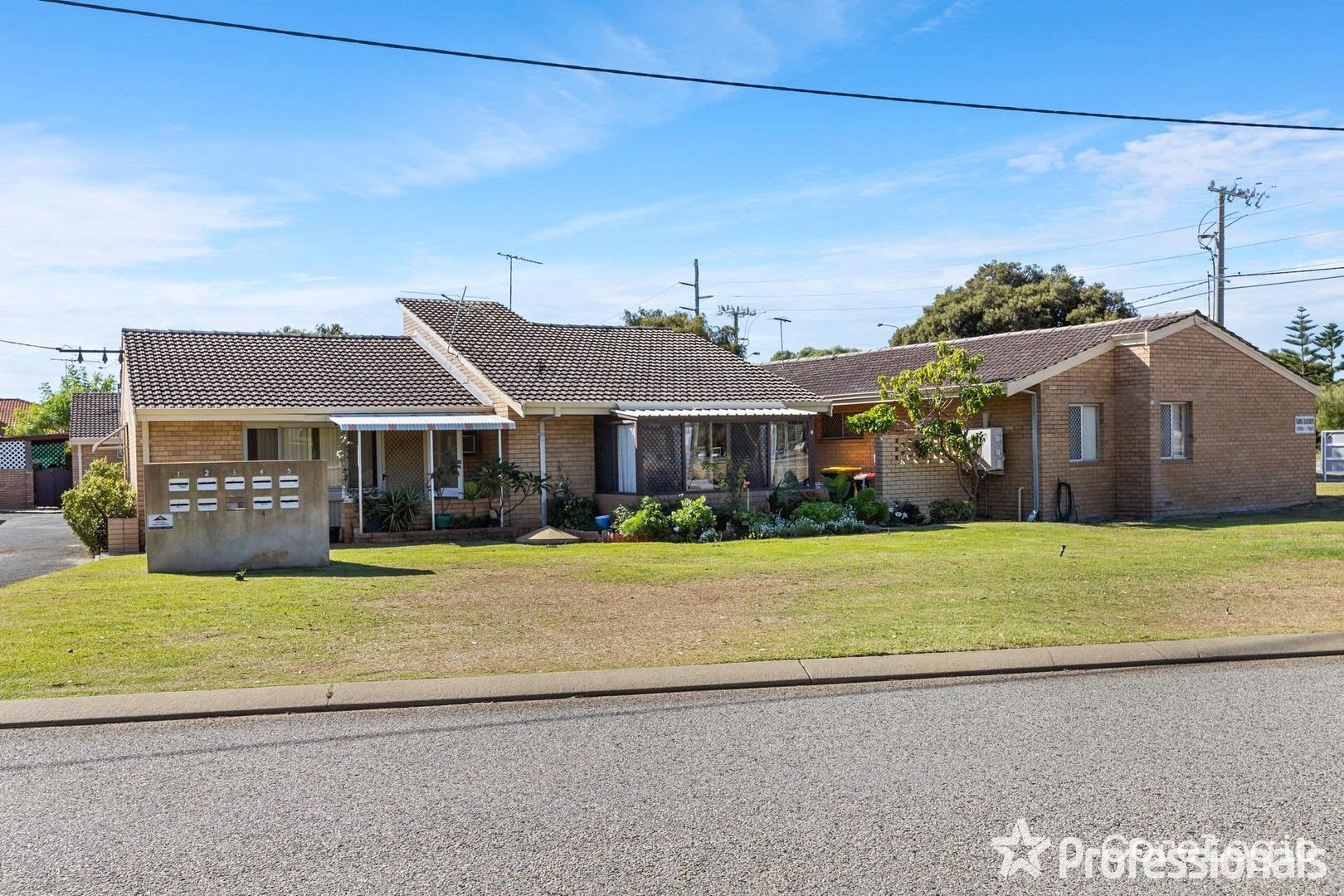 8/3 Read St, Rockingham, WA 6168