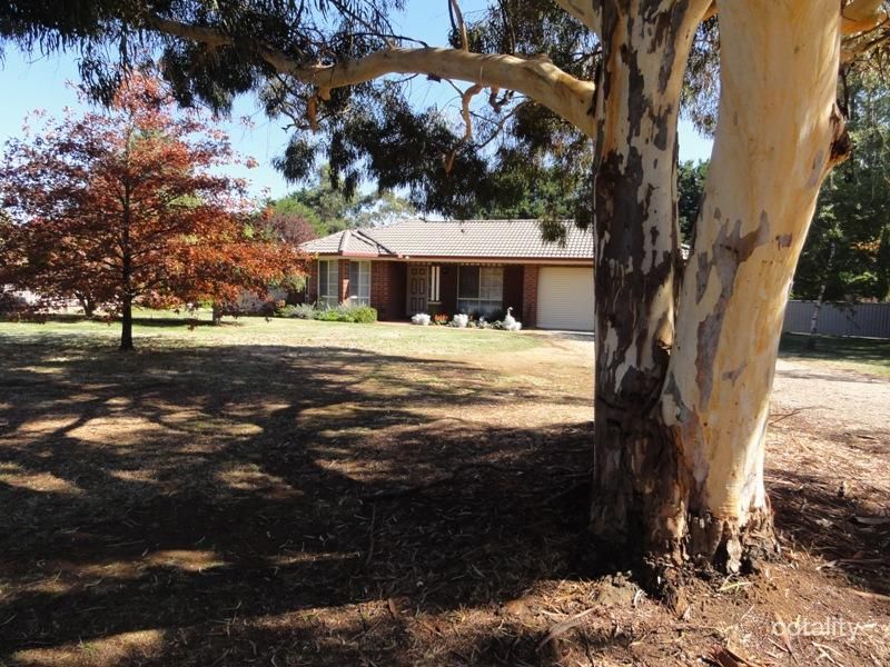 11 Clifton Dr, Lancefield, VIC 3435