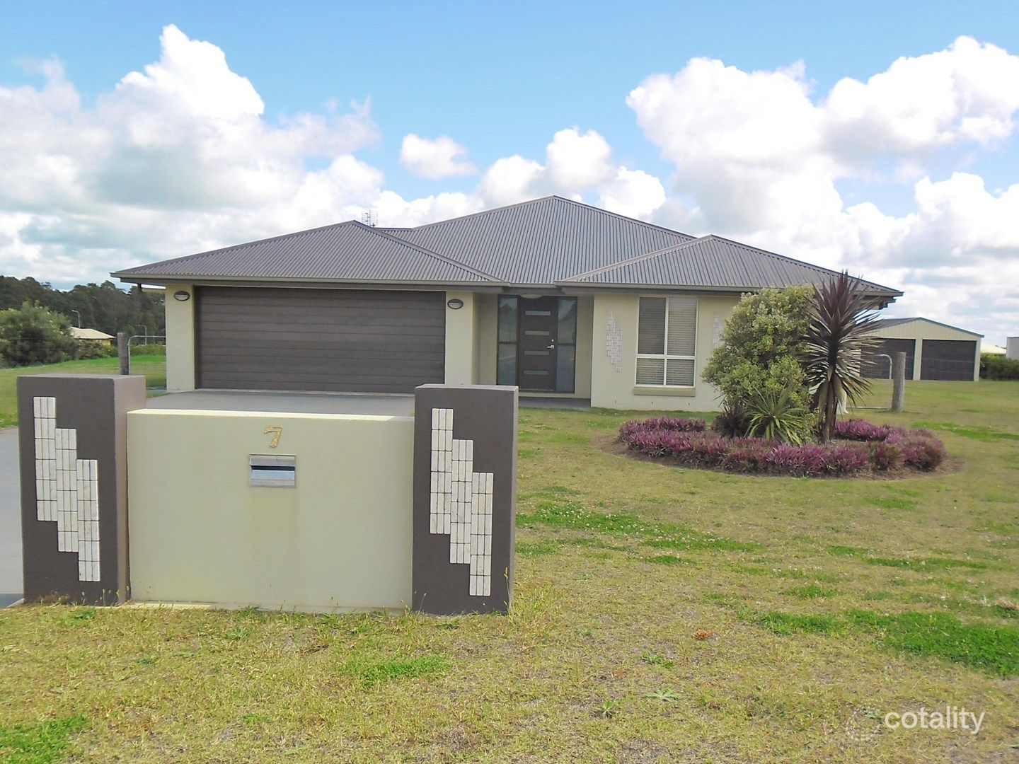 5 Peregrine Dr, Kingaroy, QLD 4610