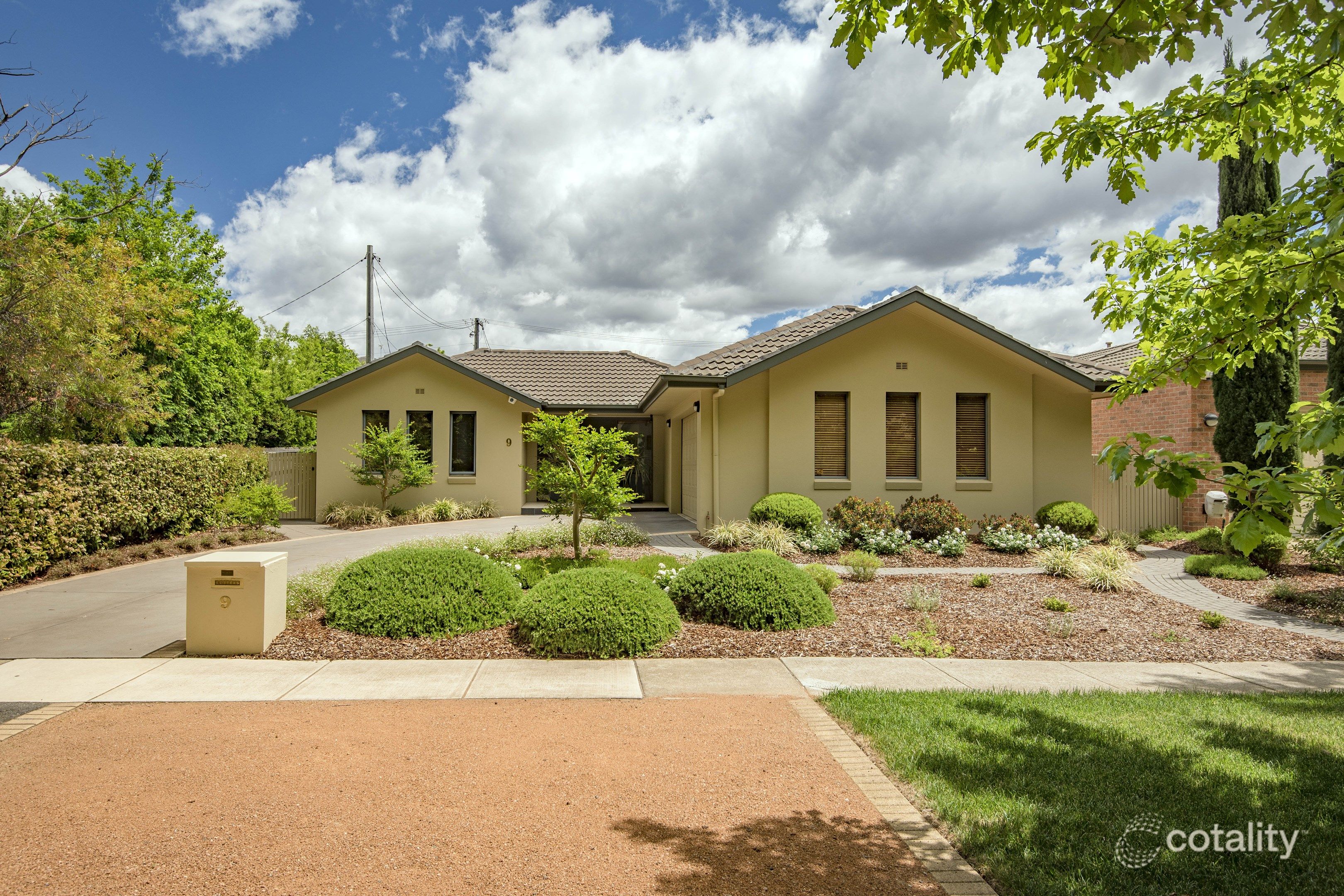 9 Le Hunte St, Deakin, ACT 2600