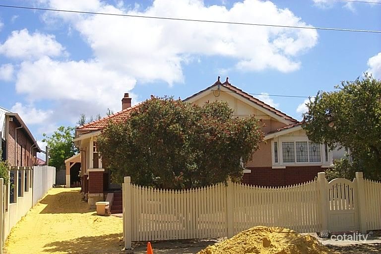 77 Rookwood St, Menora, WA 6050