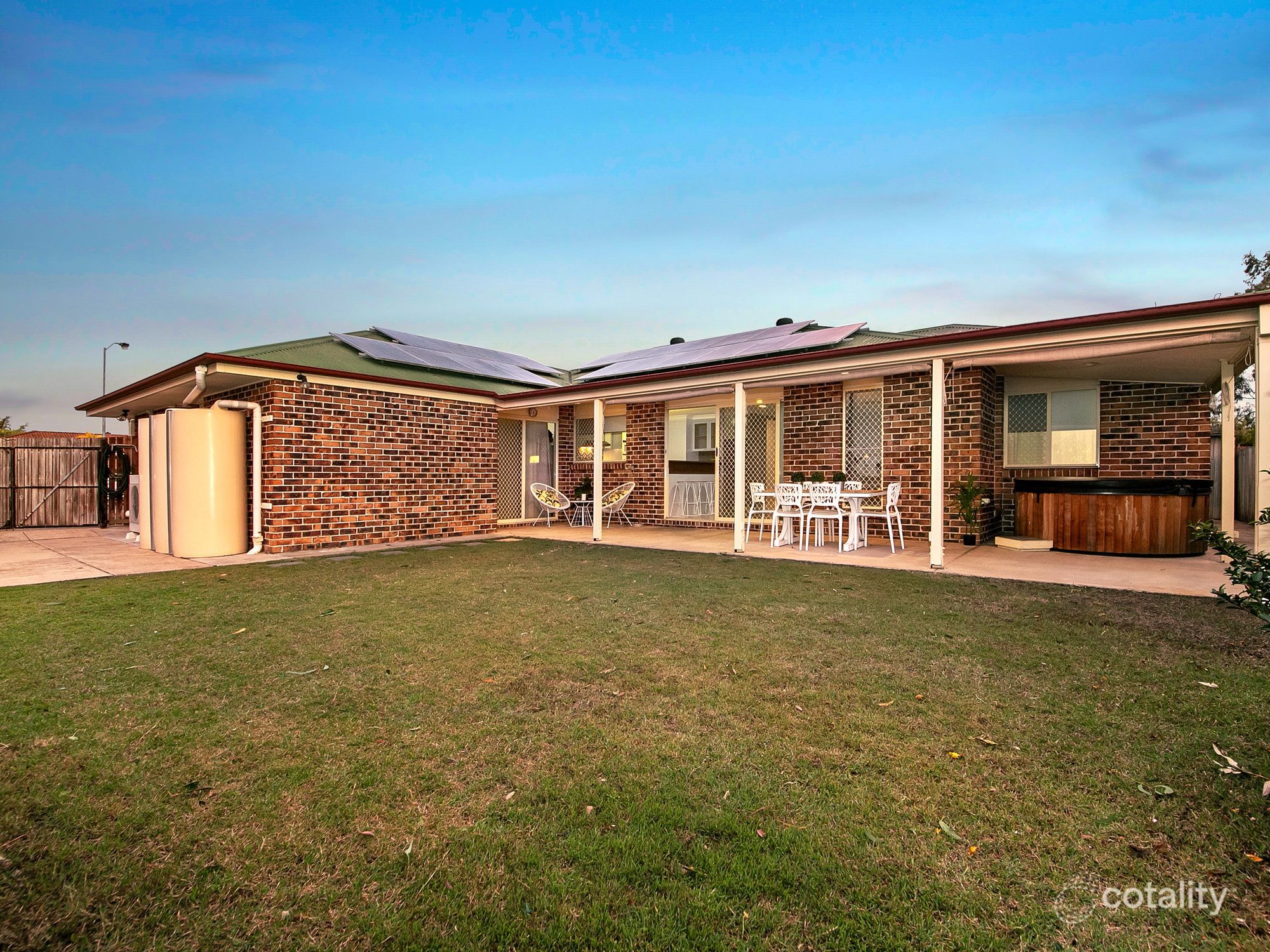 10 Suellen Cl, Belmont, QLD 4153
