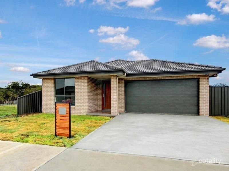 33 Flemmings Cres, Horsley, NSW 2530