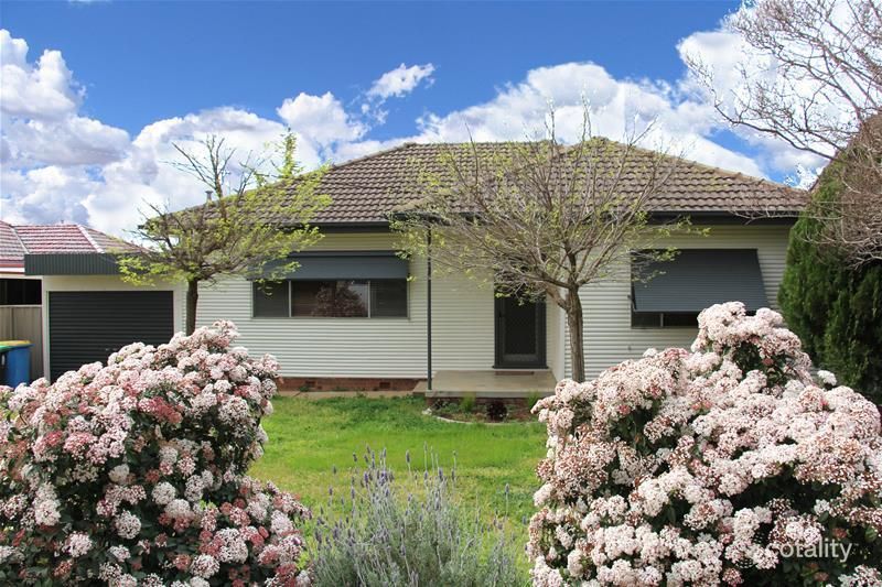 25 Kennedy Ave, Kooringal, NSW 2650