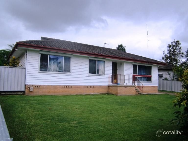 24 Regiment Rd, Rutherford, NSW 2320