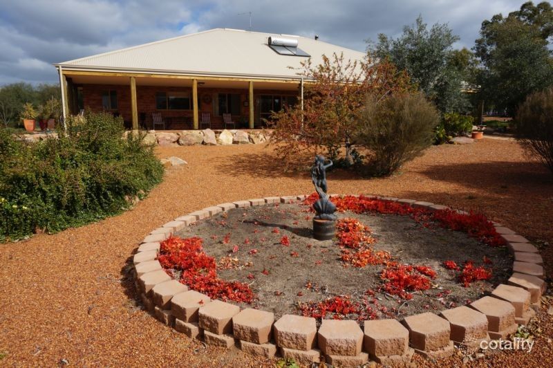 2a Osnaburg Rd, York, WA 6302