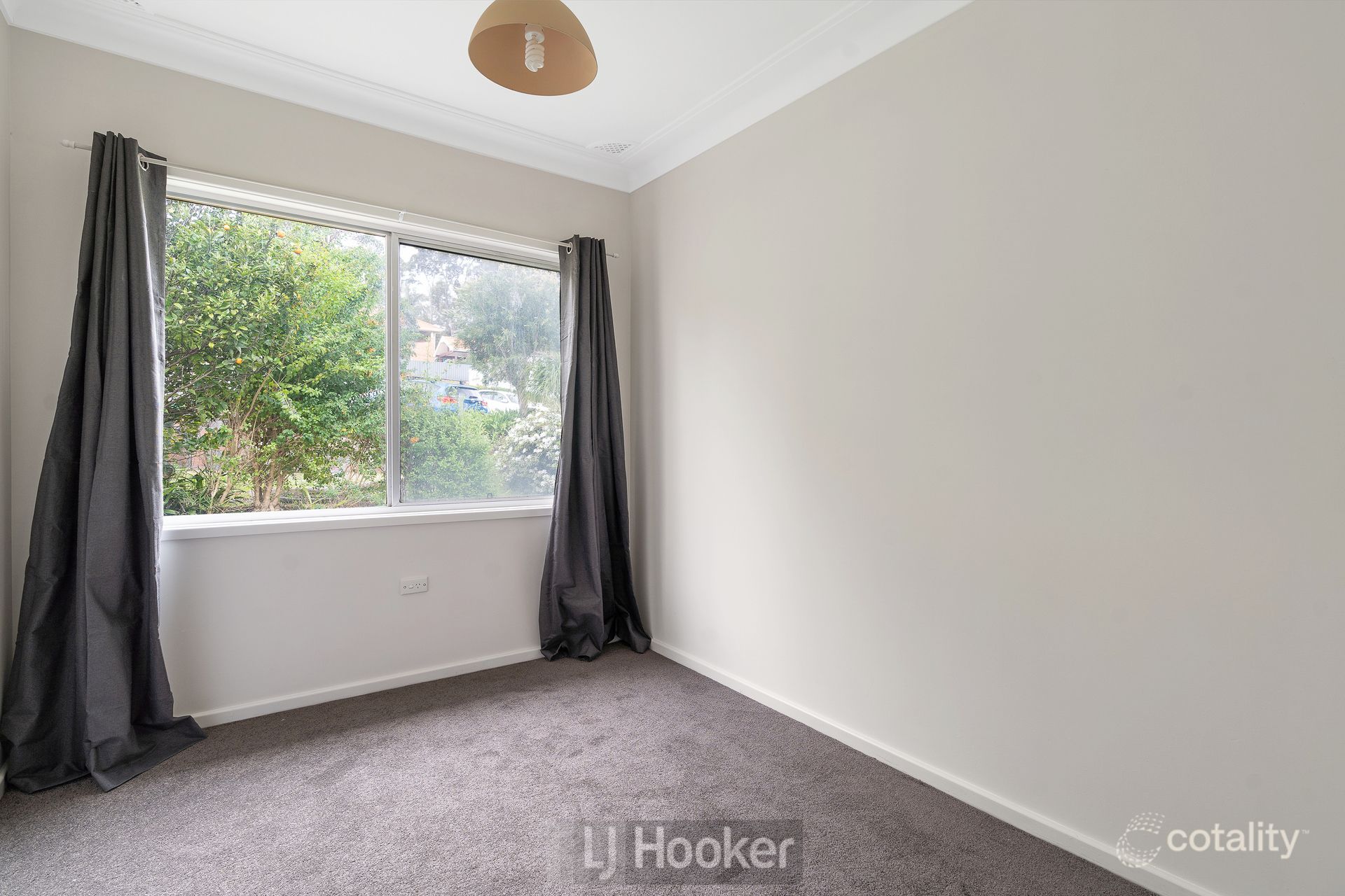 8 Royal St, Warners Bay, NSW 2282