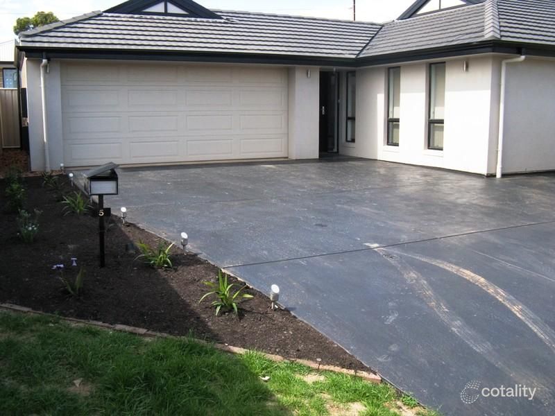 5 Oaks Ct, Parafield Gardens, SA 5107