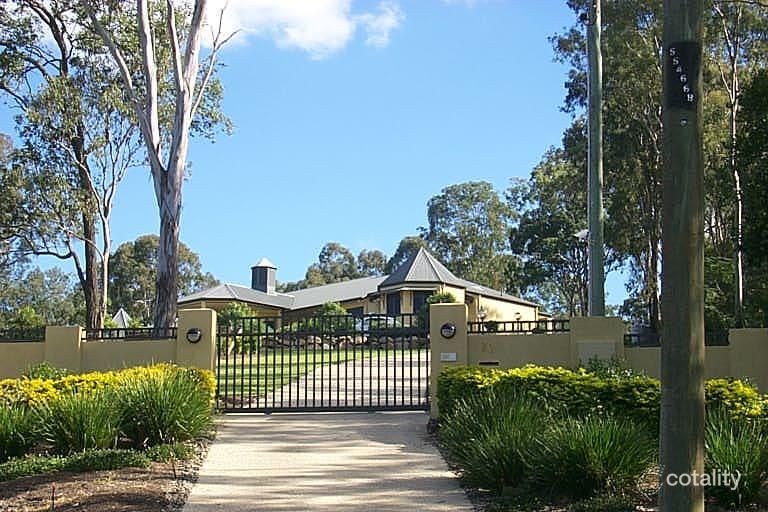20 Kintyre St, Brookfield, QLD 4069