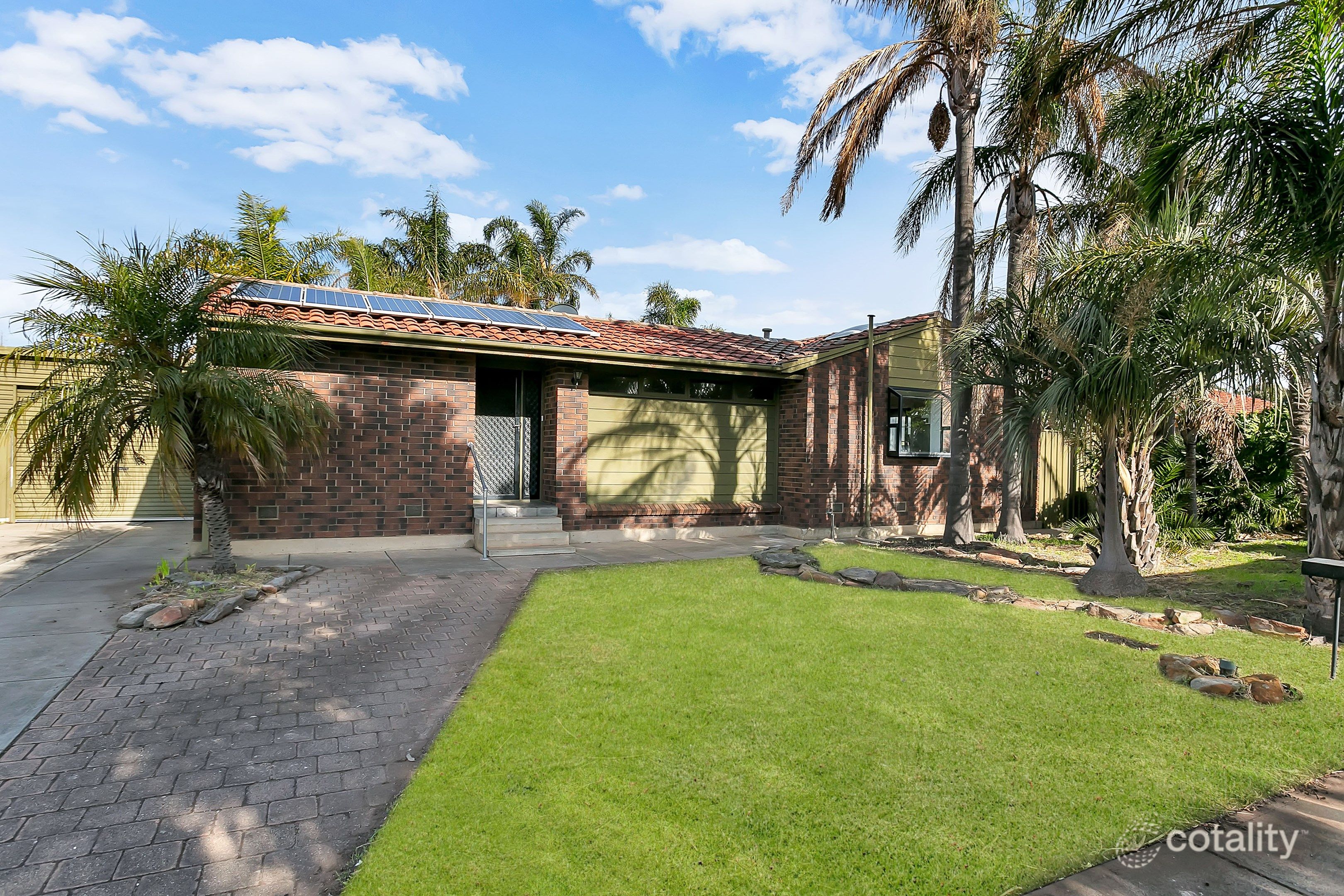18 Finian Rd, Christie Downs, SA 5164