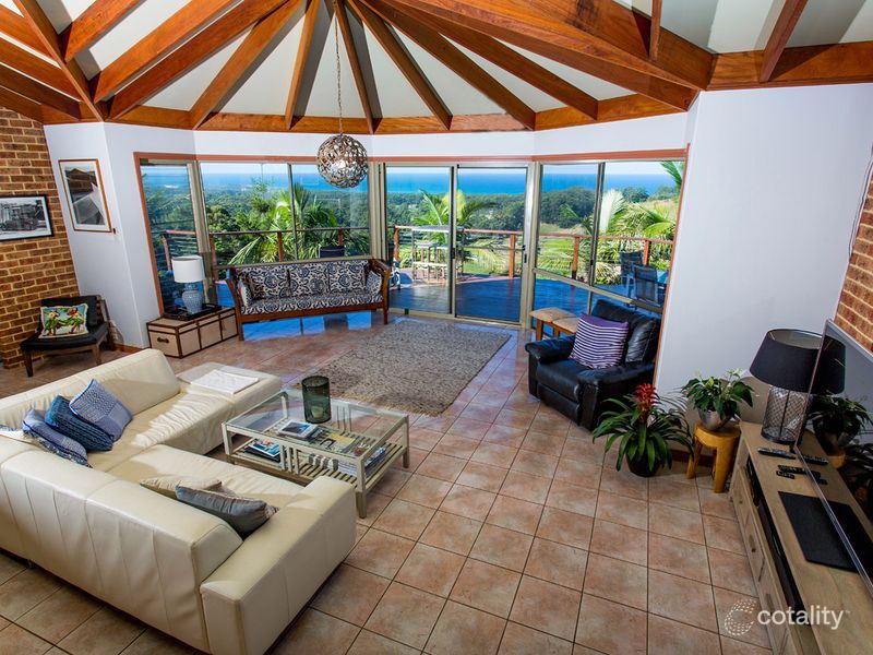 220 The Mountain Way, Sapphire Beach, NSW 2450